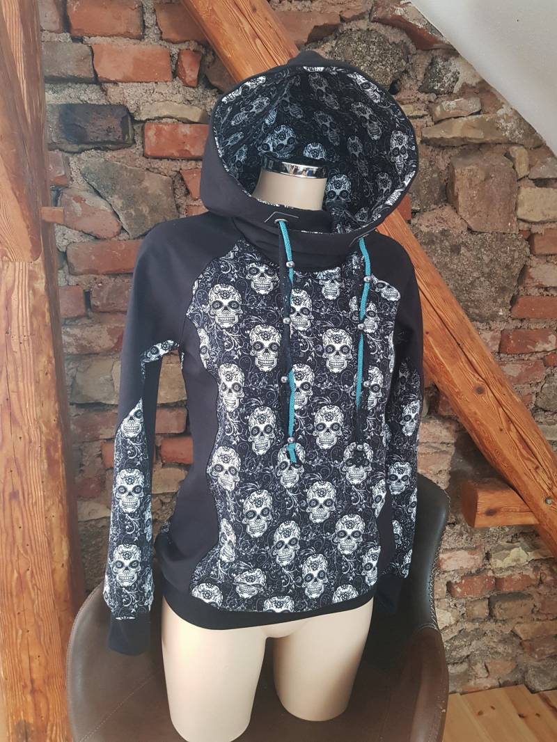 Ab 105 Euro Hoody Hoodie Kapuzenpullover Sweater Damen Gr.36 - 48 Seitenstreifen Schwarz Weiß Totenköpfe Skull Pullover Ornamente Spitze von Irmanaeht