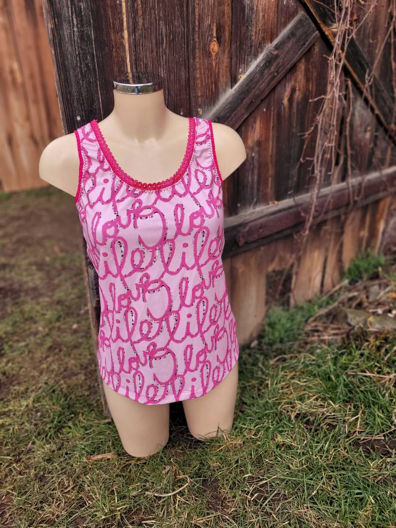 Pinkes Sommertop, Oberteil, Unterhemd, Tank Top Gr.32-54, I Love Live Lebensfrohes Trägershirt, Ärmelloses T-Shirt Hellrosa Mit Schriftzug von Irmanaeht