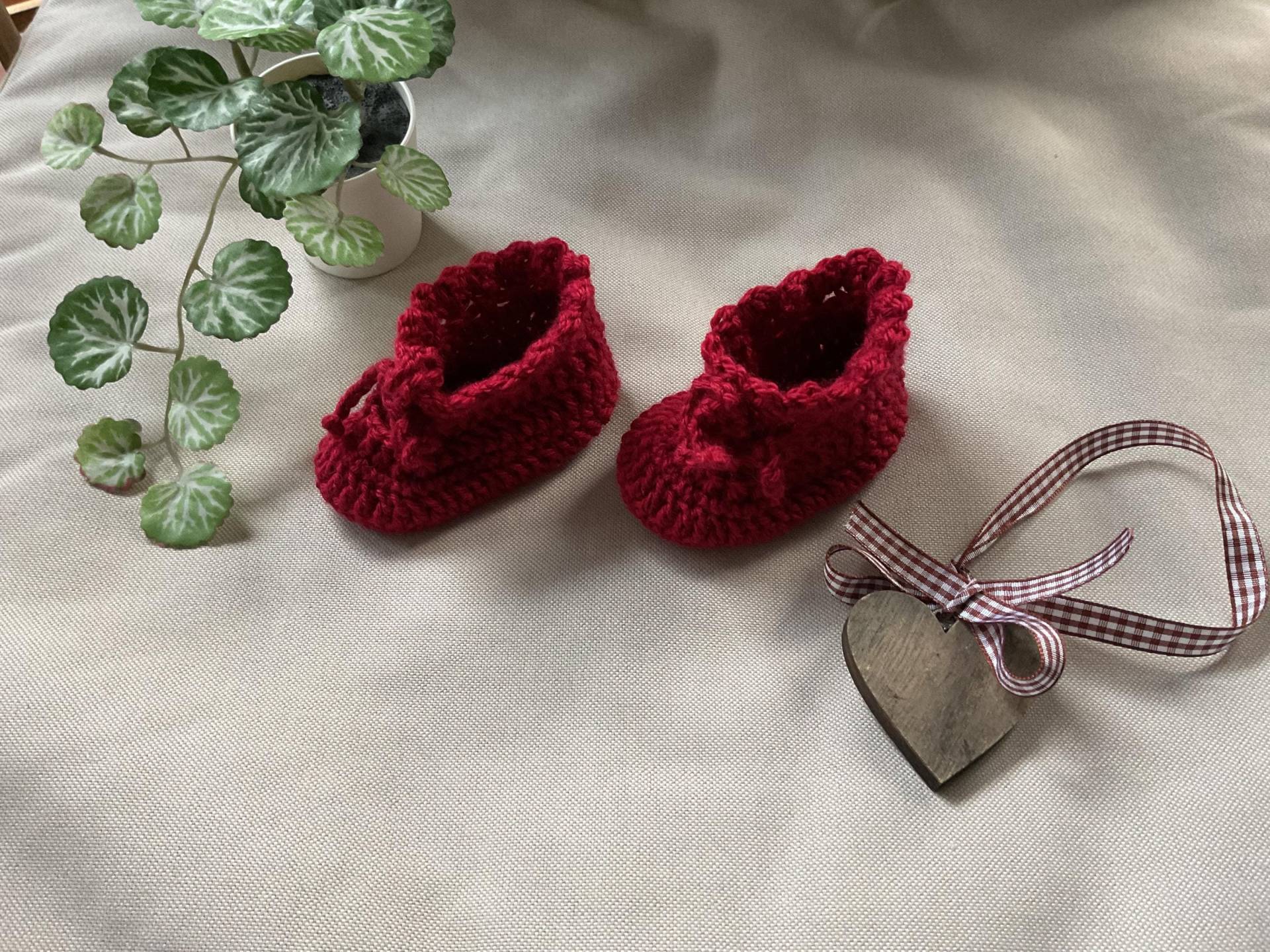 Babyschuhe, Gehäkelt, Warm, Schuhe Für Neugeborene 0-3 Monate, Weinrote Wollschuhe Babys, Geschenk Zur Geburt von IrmisBastelstuebchen