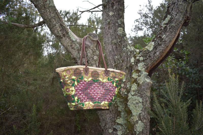 Mittelgroße Vintage-Tragetasche Mit Ledergriffen. Markttasche Aus Palmen Stickerei Und Pailletten Mittelgroße Vintage-Tragetasche Mit Ledergriffen. Markttasche Aus Palmen Stickerei Und Pailletten von IrokoVintage