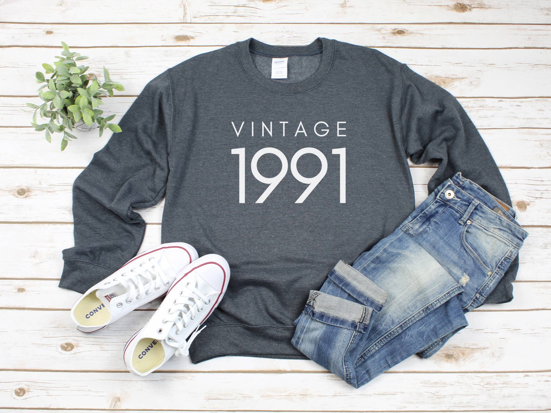 30Th Birthday Sweater, Vintage 1991, Shirt Für Party, Hello Thirty Shirt, Geschenk, Unisex Crewneck Sweatshirt von IronHorseStudios