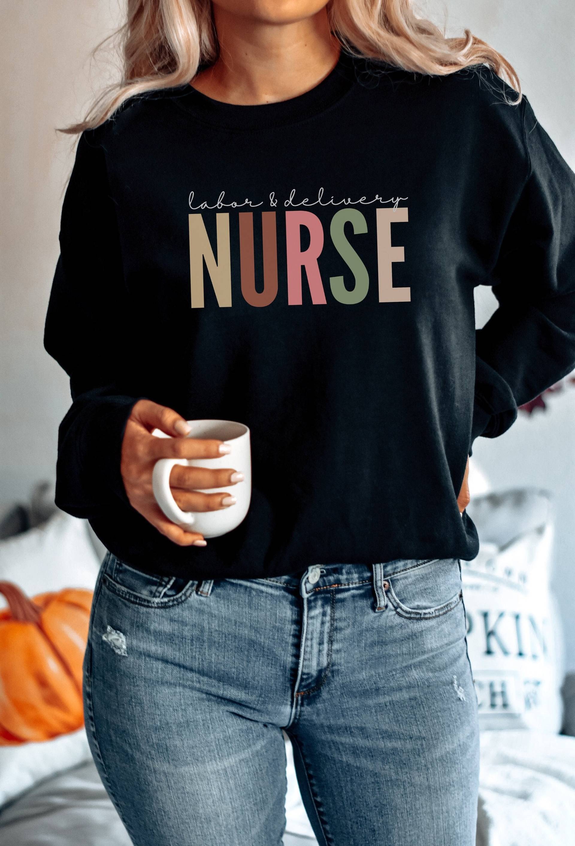 Arbeit Und Lieferung Krankenschwester Sweatshirt, L & D Krankenschwester, Rn Geschenk, Krankenpflege Schule Grad, Wertschätzung, Retro Unisex von IronHorseStudios