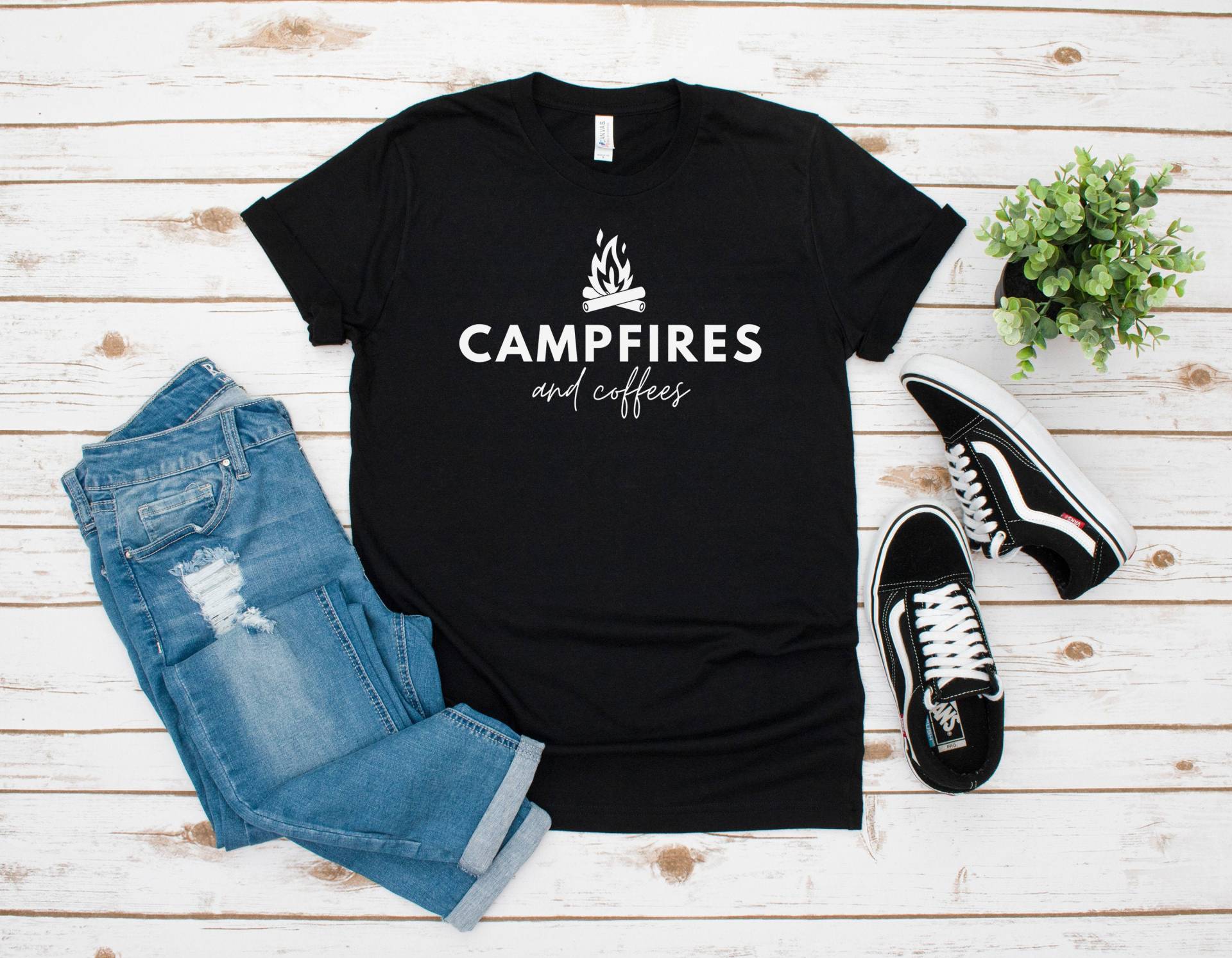 Lagerfeuer Und Kaffee Shirt, Camping Unisex Fit, Geschenk Für Camper, Lustiges Camp Liebhaber, Cottage Campground von IronHorseStudios