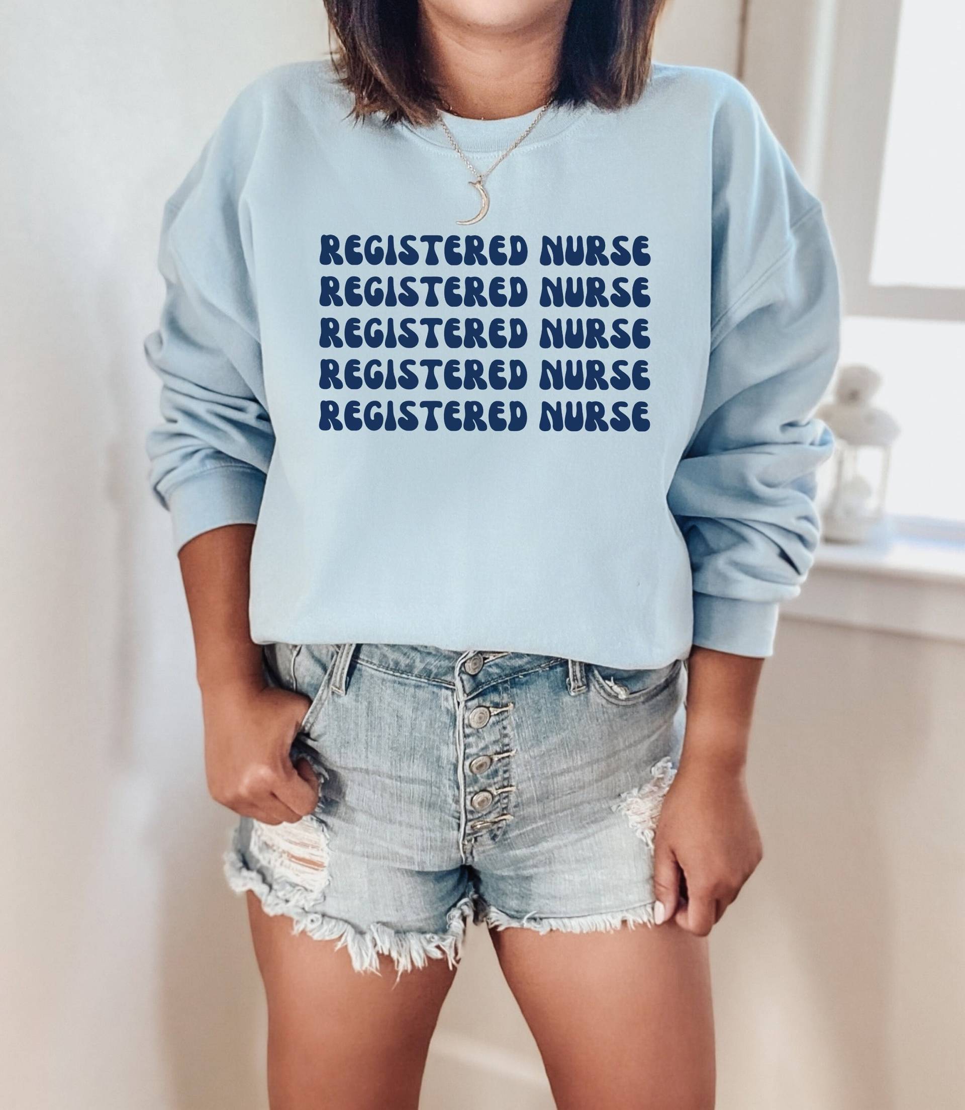 Registered Nurse Sweatshirt, Geschenk Für Rn, Krankenschwester Wertschätzung, Shirt, Pflegeschüler Hoodie, Abschlussgeschenk, Unisex Rundhalspullover von IronHorseStudios