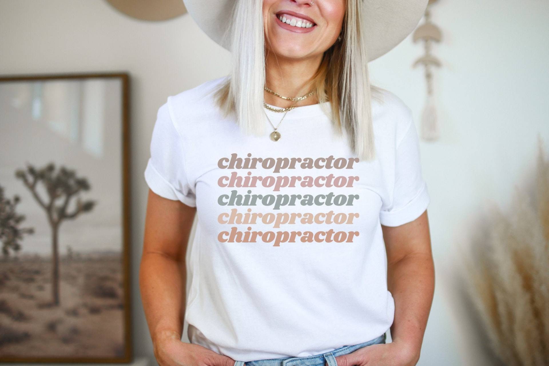 Retro Chiropraktor Shirt, Chiropraktik Tshirt, Studenten, Zukunft Dc, Chiro Grad Geschenk, Abschlussgeschenk, Boho Unisex T-Shirt von IronHorseStudios