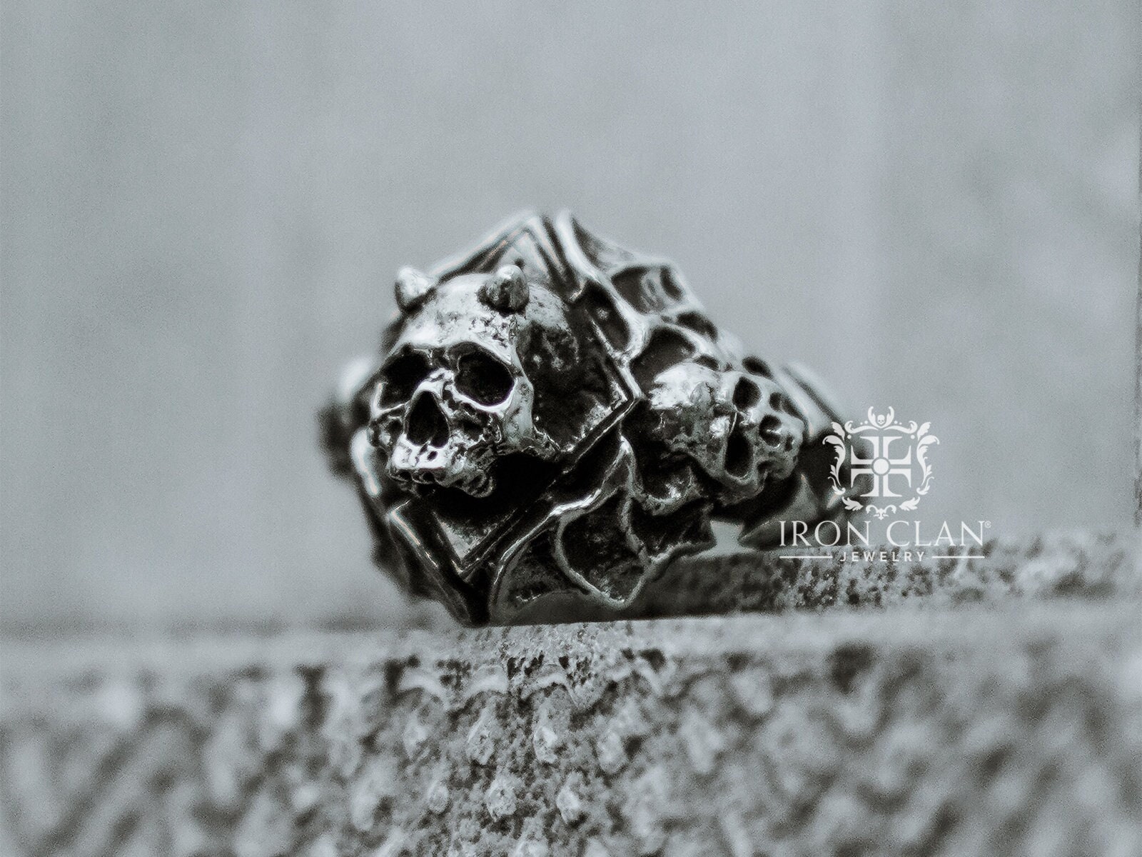 Belphegor Ring | Handmodellierter 925Er Silber & Gold Totenkopf Ring Belphegor Ring | Handmodellierter 925Er Silber & Gold Totenkopf Ring von IronclanJewelry