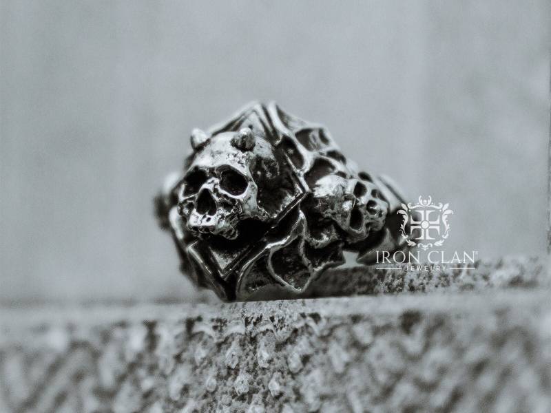 Belphegor Ring | Handmodellierter 925Er Silber & Gold Totenkopf Ring Belphegor Ring | Handmodellierter 925Er Silber & Gold Totenkopf Ring von IronclanJewelry