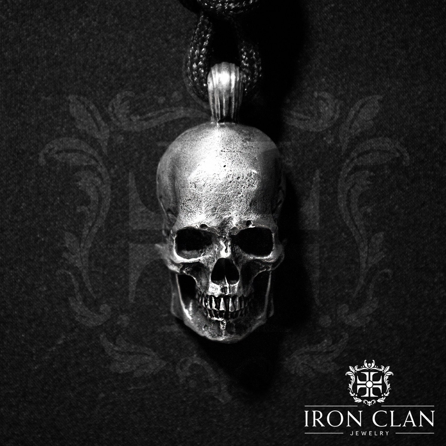 Infinity Anhänger Schädel Herren Halskette Handgefertigter Schmuck Gothic von IronclanJewelry