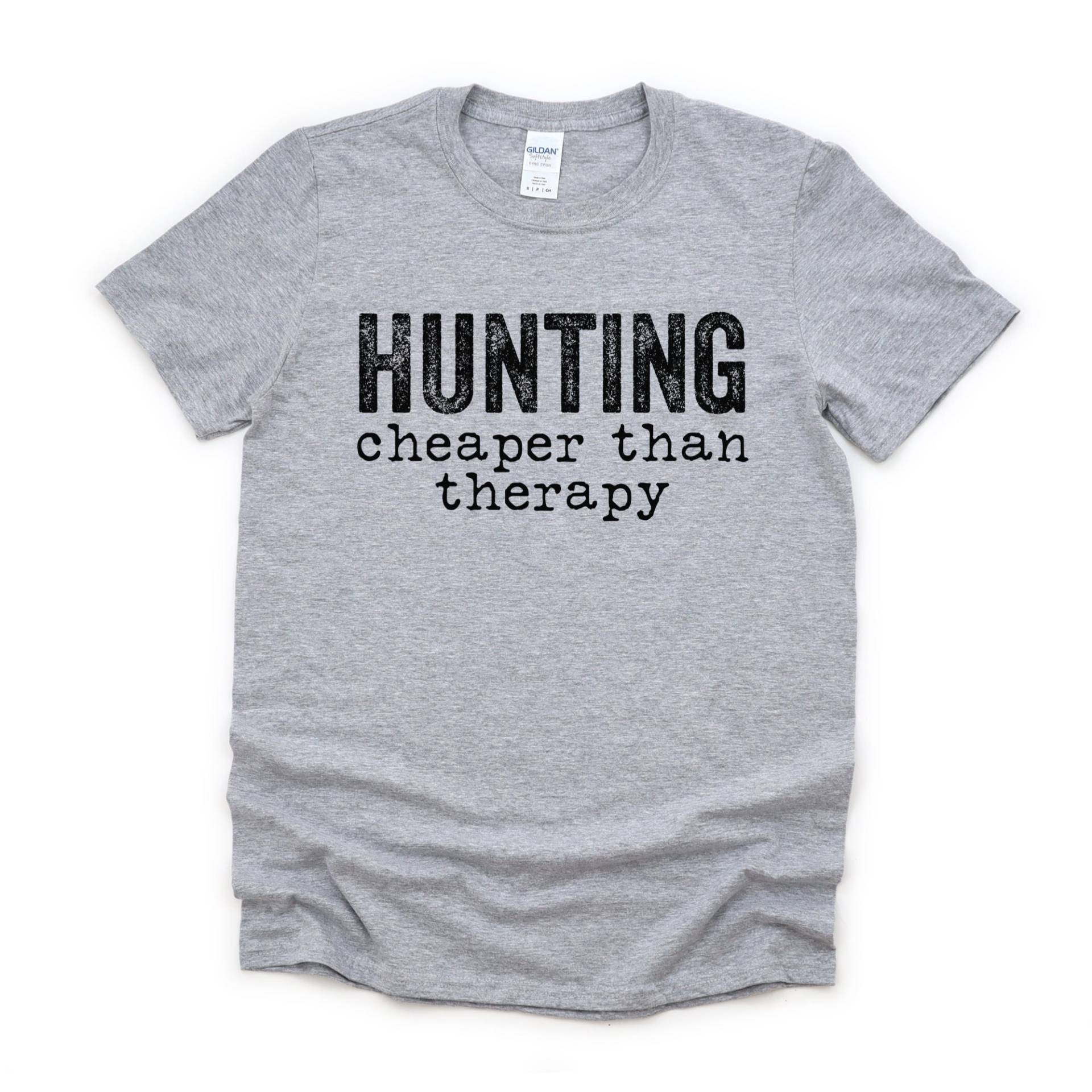 Jagd Günstiger Als Therapie, Jagdgeschenke Für Männer, T-Shirts, Jagdhemden Geschenk Jäger Freund, T-Shirt Papa Jagd Günstiger Als Therapie, Jagdgeschenke Für Männer, T-Shirts, Jagdhemden Geschenk Jäger Freund, T-Shirt Papa von IronicReliefTees