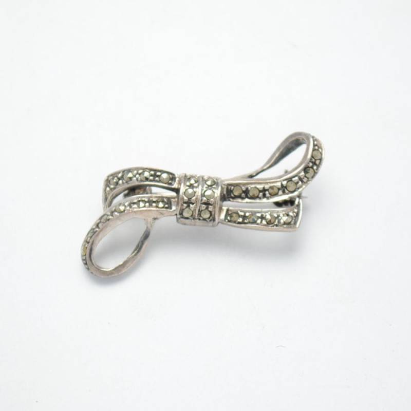 Vintage Silberbrosche in Form Eines Knotens, Besetzt Mit Markasit von Iroquoise