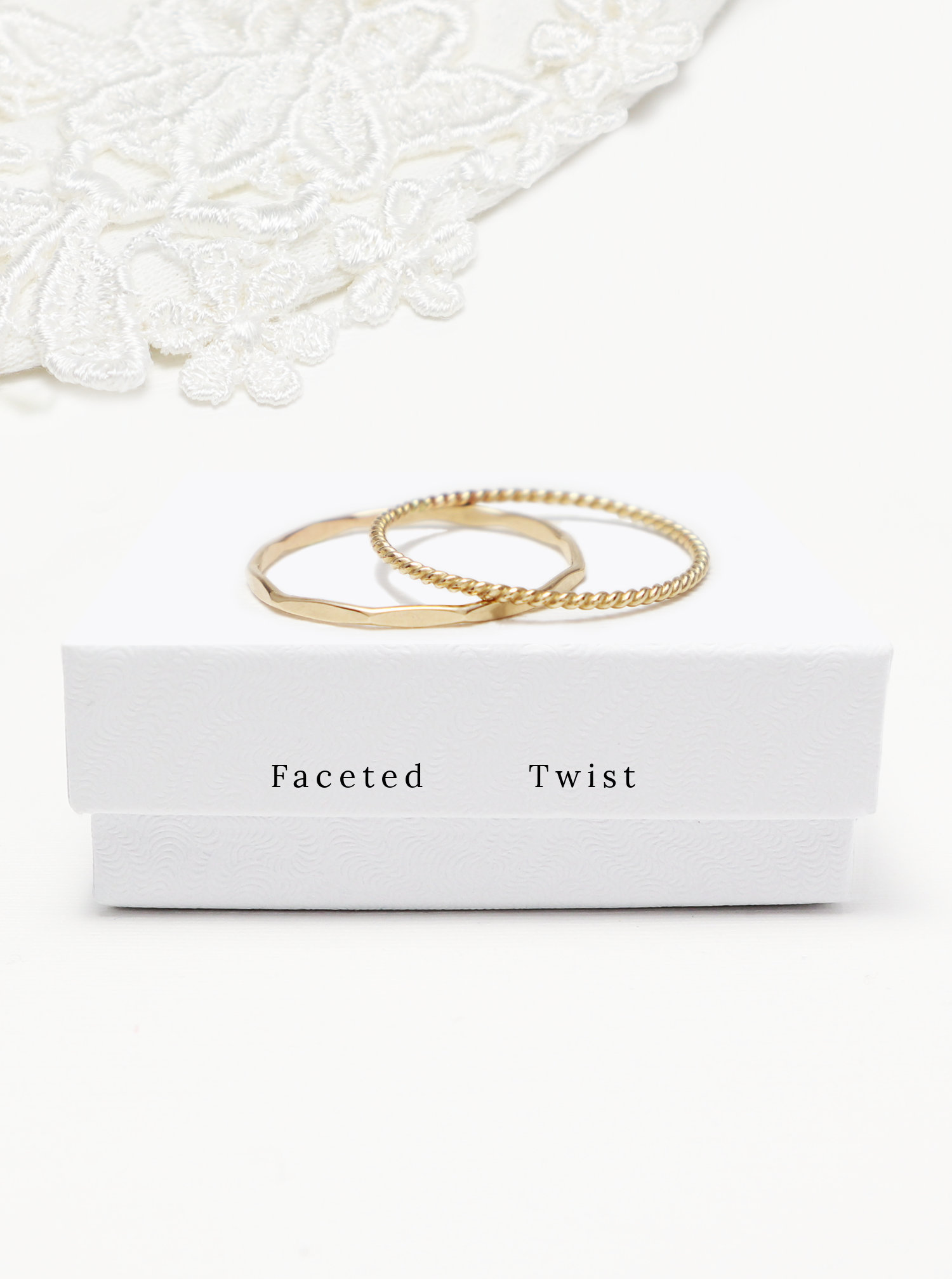 14K Solid Gold Ringe Für Frauen, Dünner Twist Ring, Facettenring Zierliche Ehering Bandring, Versprechen Verlobungsring | Gladness-Ringe von IrresistiblyMinimal