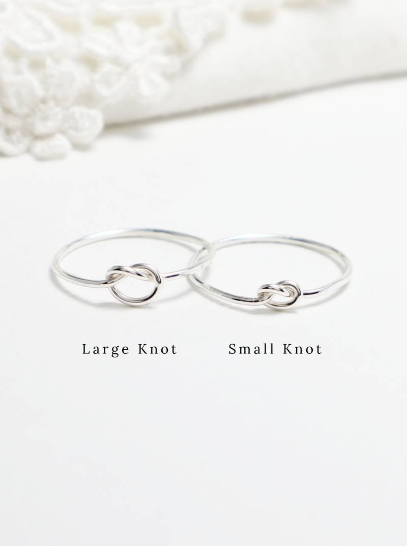Dünner Silber Knotenring, Zierliche Versprechen Liebe Ringe Für Frauen, Schwester Mutter Tochter Ringe, Geschenk Brautjungfer Mutter, Daumen Ring von IrresistiblyMinimal