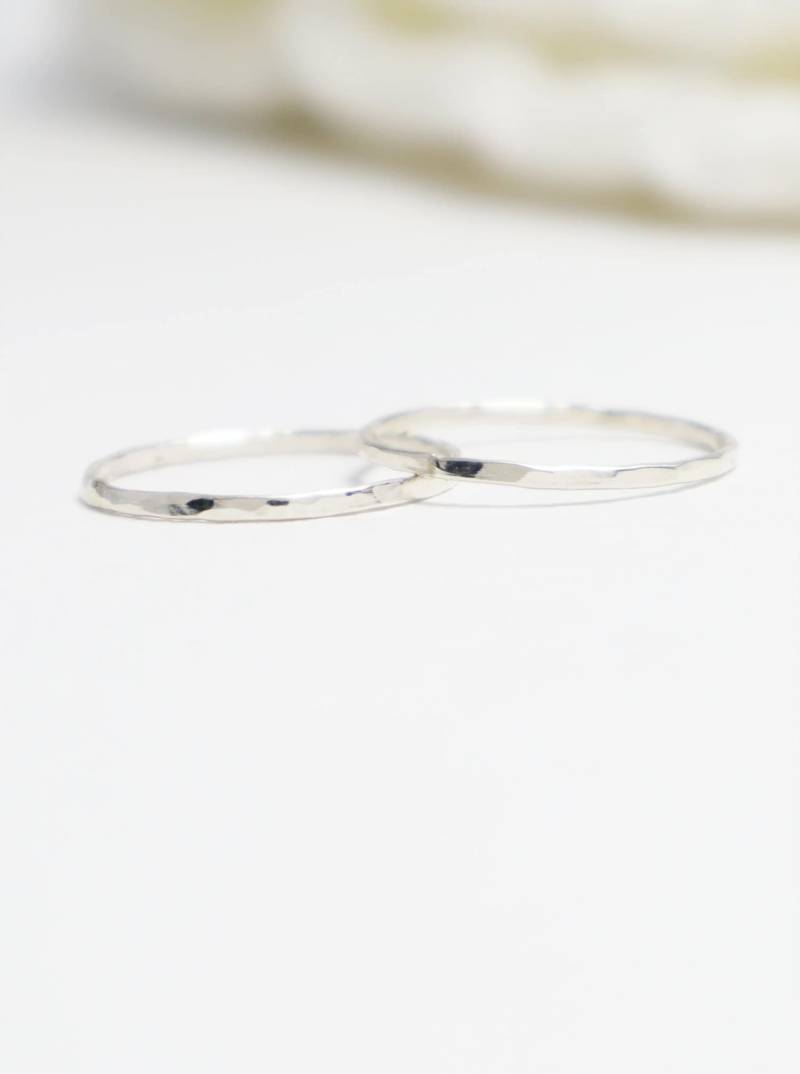 Gehämmert Silberring 2Er Set, Ringe Für Frauen, Minimalist Ring, Schmaler Ring | Tapferkeit von IrresistiblyMinimal