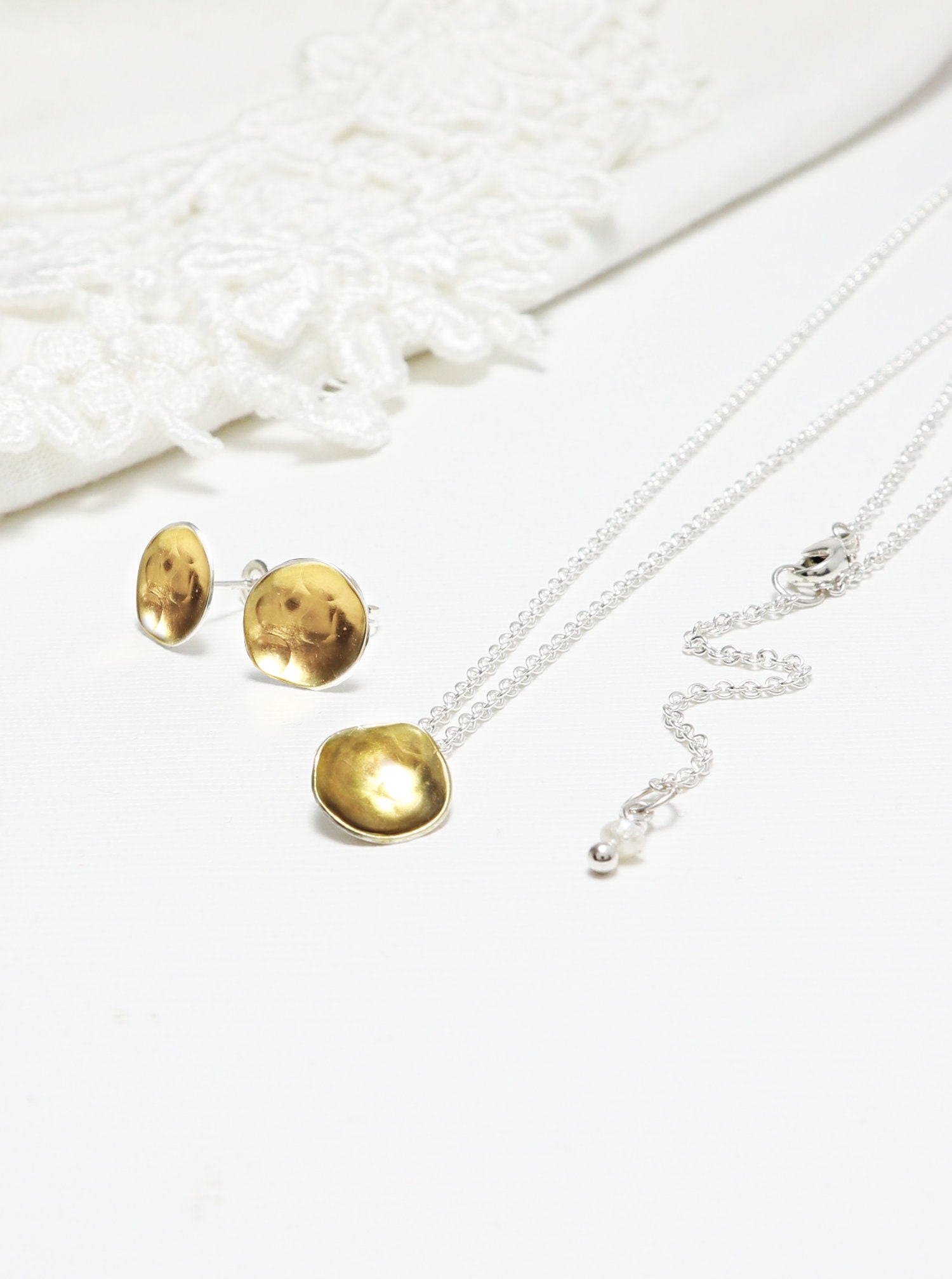 Gold Halskette Ohrringe Schmuck Set, 14K Vermeil Anhänger Und Ohrstecker, Zarte Halskette, Zierliche Minimalist Geschenk Mutter Tochter | Lilien von IrresistiblyMinimal