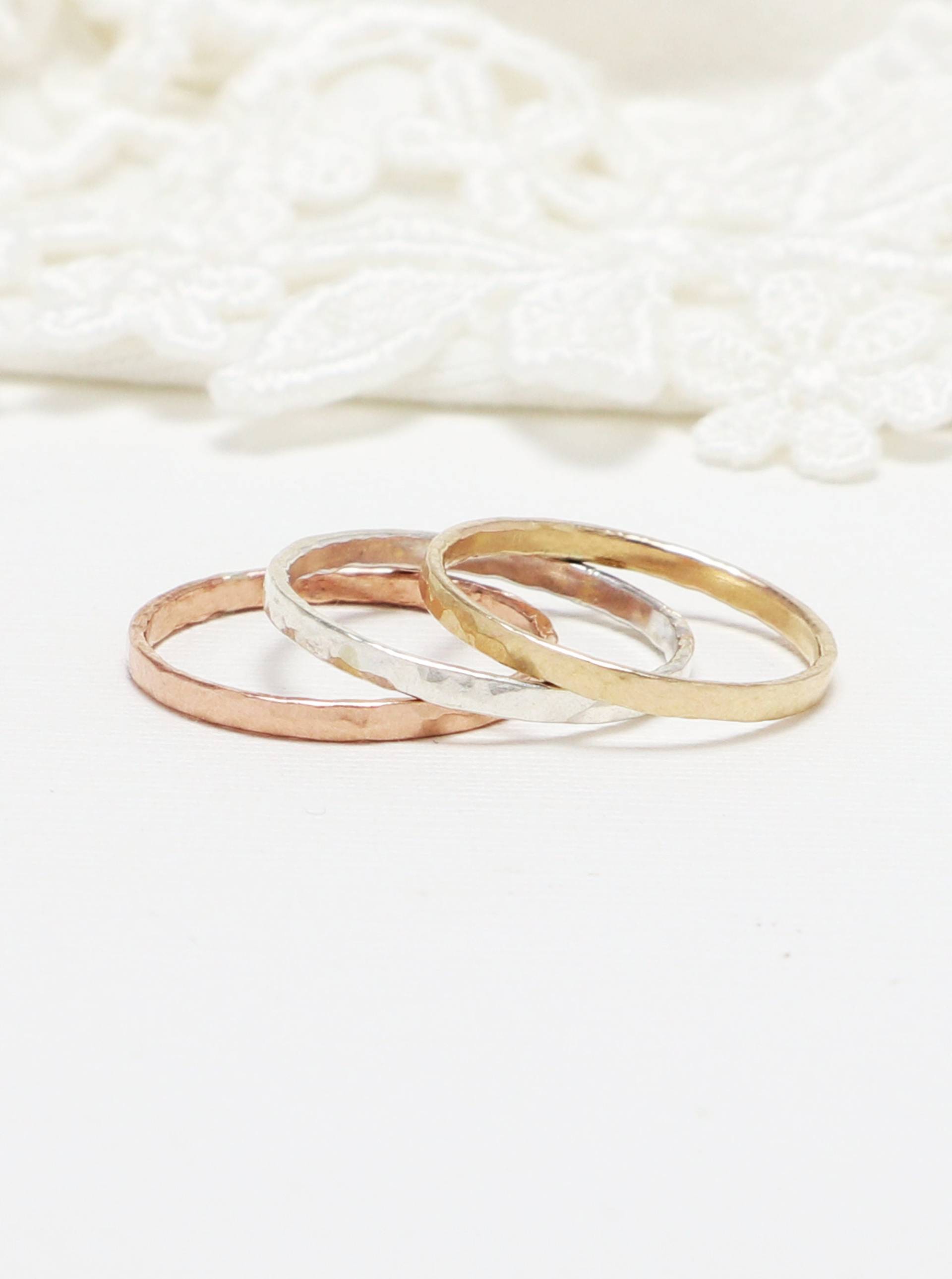 Goldene Ringe Für Frauen, 2.5mm, Mitteldicker Gehämmerter Ring, Silber Paar Versprechen Ring Sie, Daumen Stapel | Fröhlichkeit von IrresistiblyMinimal