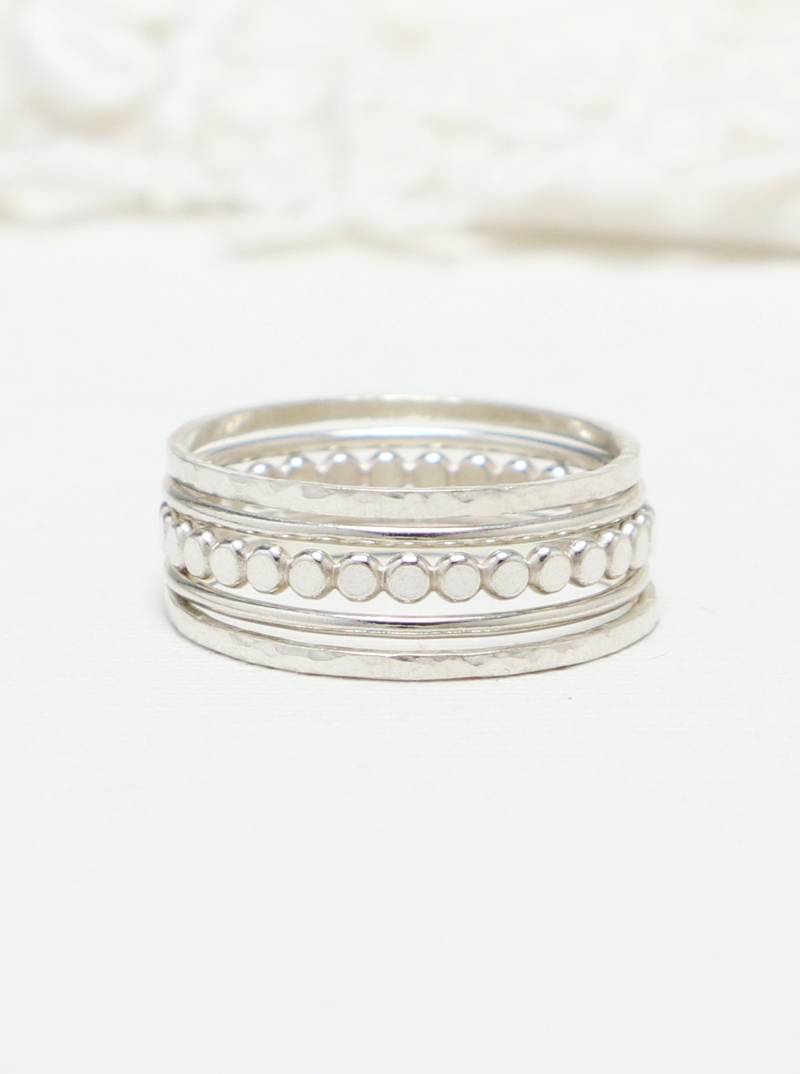 Minimalist Ring, Ringe Für Frauen, Silber Bead Stacking Set Von 5, Mitteldicke Dünne Ringset | Wunderbare von IrresistiblyMinimal