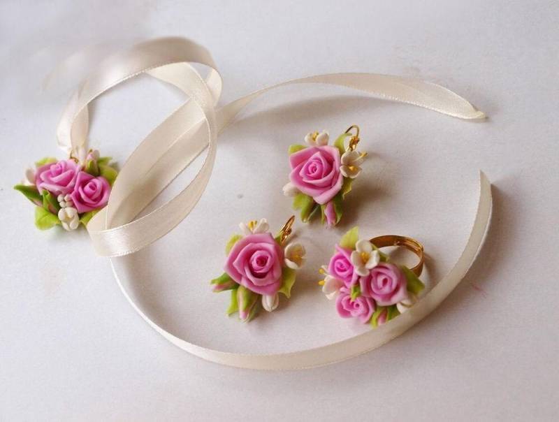 Handgefertigte Mode Blume Blumen Gesetzt. Ring, Ohrringe Und Anhänger Mit Rosen Handgefertigte Mode Blume Blumen Gesetzt. Ring, Ohrringe Und Anhänger Mit Rosen von IrynaFleur