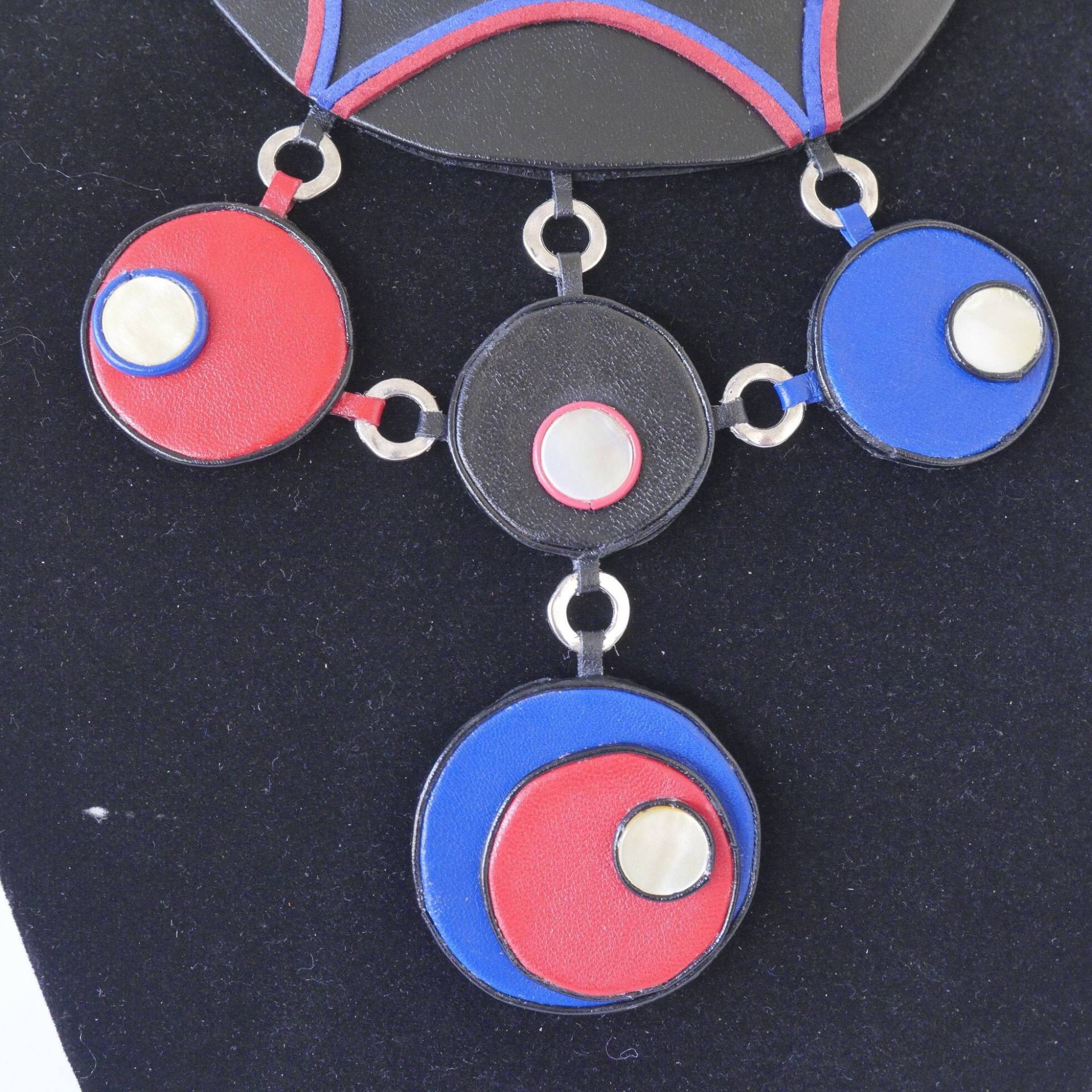 Blau Rot Schwarz Kreise Halskette Kreis Des Lebens Ewigkeit Selbst Totalität Art Deco Leder Lederhandwerk Handmade Geschenk Für Frau von IrynasArt