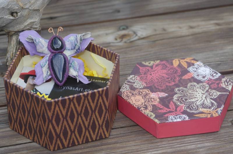 Blauer Schmetterling Sandstein Echtes Handwerk Leder Brosche Handgemachtes Geschenk Für Sie Ostern Einzigartige Mode Edelstein Auferstehung Hoffnung von IrynasArt