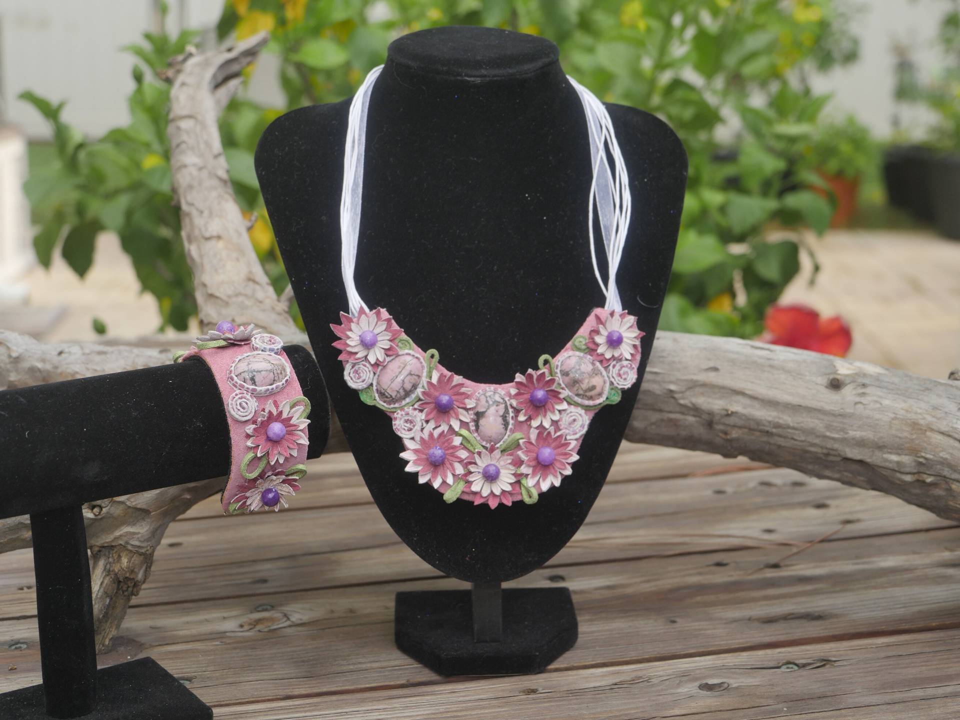 Rosa Rhodonit Blumen Halskette Armband Echtes Leder Handarbeit Geschenk Für Sie Mode Accessoires Edelstein Unikat von IrynasArt