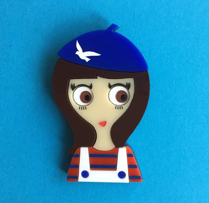 Acryl Spindel Martine - Brünette Bretonne Mit Vogel, Segler Und Weißen Overalls Blaue Muster Beret von IsaDuval