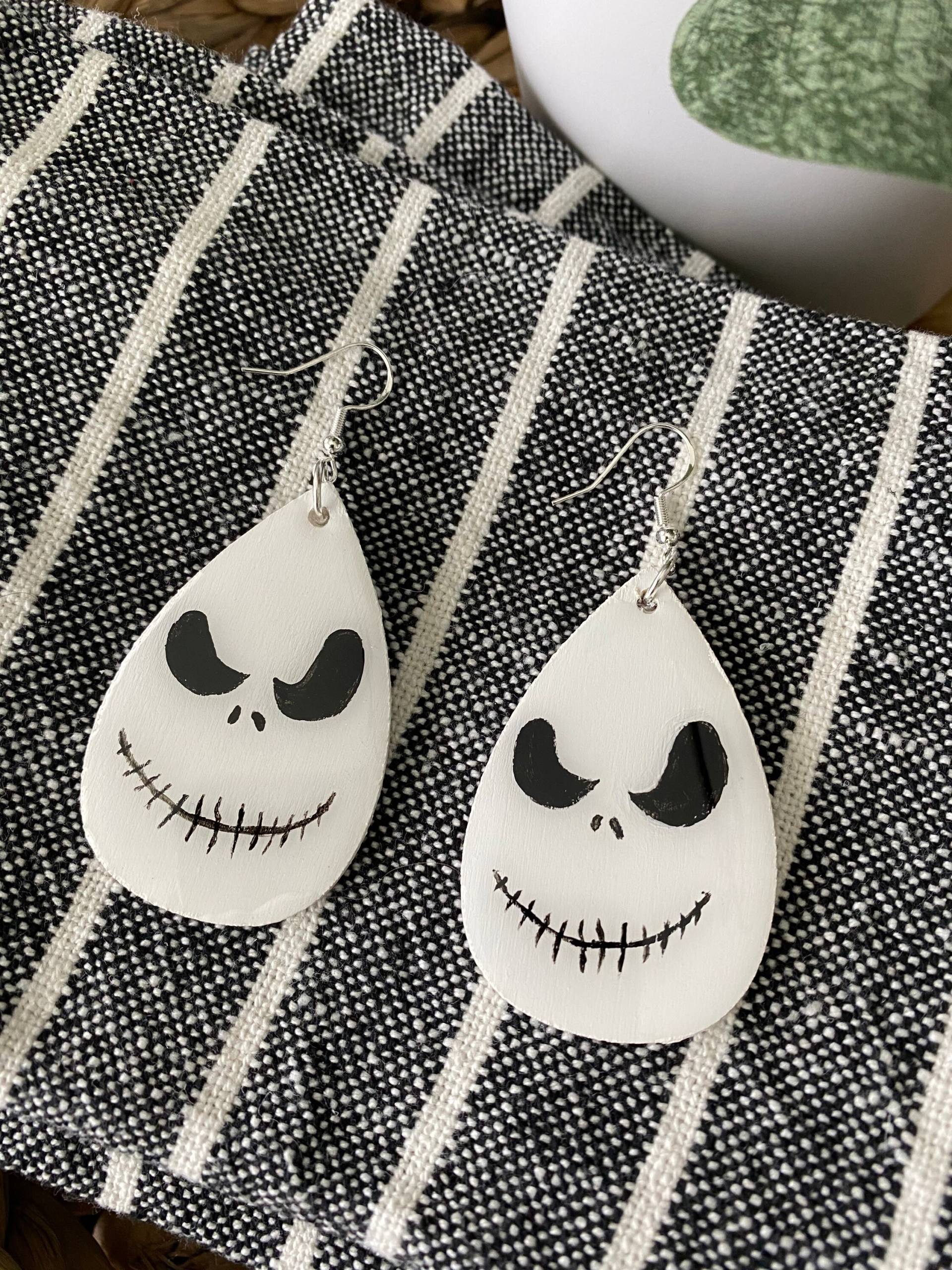 Handbemalte Jack Skellington Holzohrringe, Halloween, 925 Sterling Silber Handbemalte Jack Skellington Holzohrringe, Halloween, 925 Sterling Silber von IsabellaArtTreasures