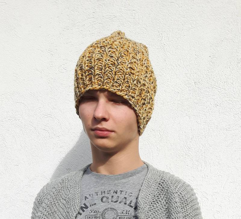 Senf Buggy Mütze, Grobstrick Strickmütze, Handgemachte Geschenk Für Ihn, Slouchy Unisex Beanie, Ooak, Versandfertig von Isabellwoolstudio