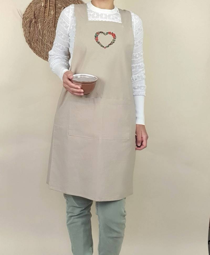 Leinenschürze Mit Stickerei Schürze Leinen Damen Weihnachtsherz Weihnachten von IsamayaDesigns