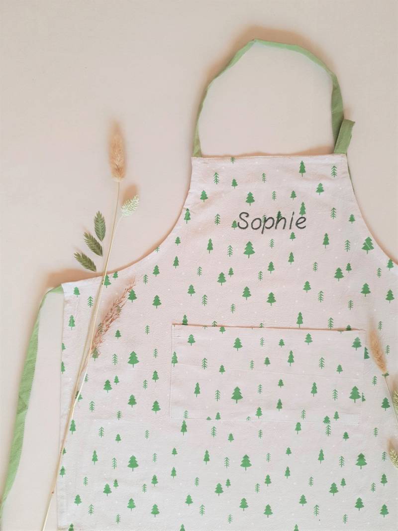 Personalisierte Kinderschürze Mit Namen Stickerei Bastelschürze Backschürze Schürze Kinder 3-7 Jahre Bäume von IsamayaDesigns