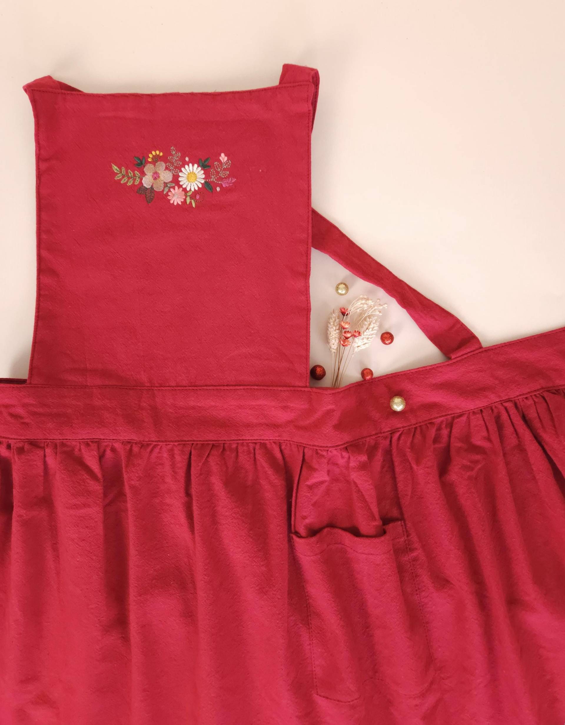Schürze Kinder Blumen Stickerei Schürzenkleid Kinderschürze Leinen 4-7 Jahre 8-11 Personalisierbar Mit Name Schürze Kinder Blumen Stickerei Schürzenkleid Kinderschürze Leinen 4-7 Jahre 8-11 Personalisierbar Mit Name von IsamayaDesigns