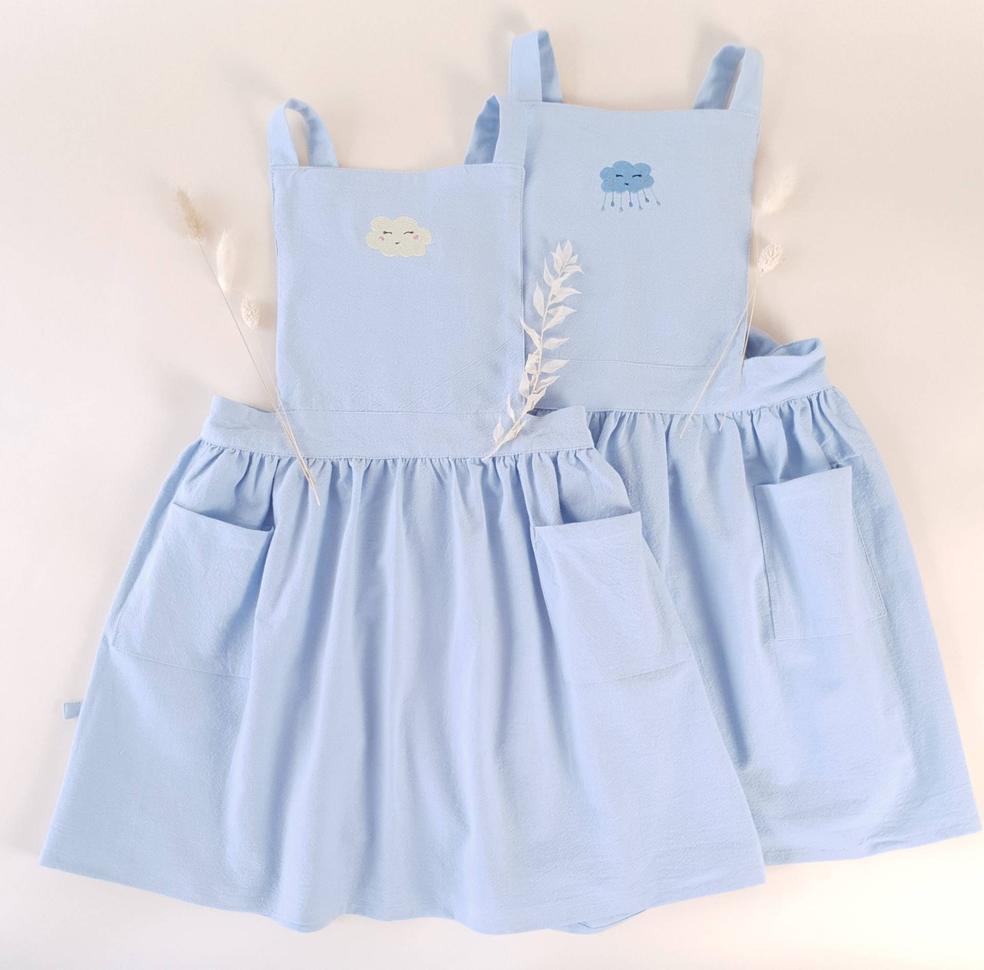 Schürze Kinder Wolke Stickerei Schürzenkleid Kinderschürze Leinen 4-7 Jahre 8-11 Personalisierbar Mit Name Schürze Kinder Wolke Stickerei Schürzenkleid Kinderschürze Leinen 4-7 Jahre 8-11 Personalisierbar Mit Name von IsamayaDesigns