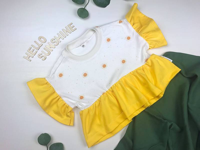 Girlyshirt Aus Biobaumwolle | Girlyoberteil Sonnen L Gelbes Mädchenoberteil Mit Rüschen Ruffleärmel von IsavieFactory