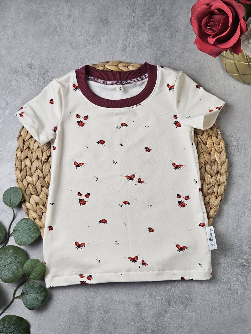 Kindershirt Marienkäfer | T-Shirt Mit Marienkäferm Grafikshirt von IsavieFactory
