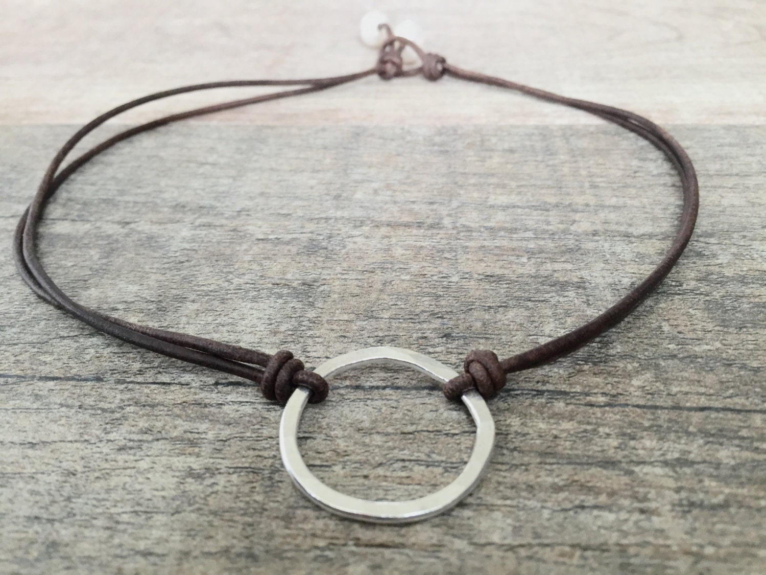Eternity Symbol/sterling Silber Kreis Halskette Gehämmertes Eternity Symbol/sterling Silber Kreis Halskette Gehämmertes von IseaDesigns
