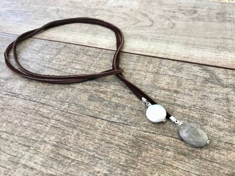 Labradorit/Münzperle Hirschleder Sterling Silber Lariat 3-Wege Halskette Labradorit/Münzperle Hirschleder Sterling Silber Lariat 3-Wege Halskette von IseaDesigns