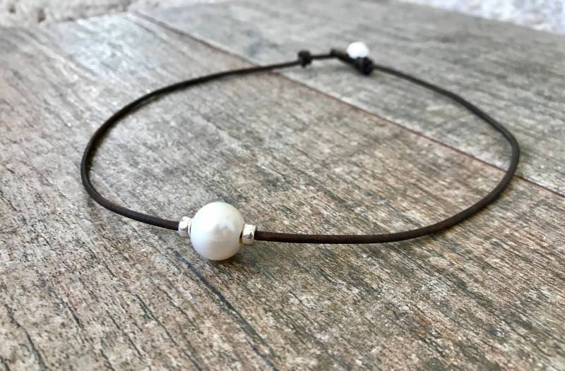 Solitaire Perle/ Leder/ Sterling Silber/ Modern Chic von IseaDesigns