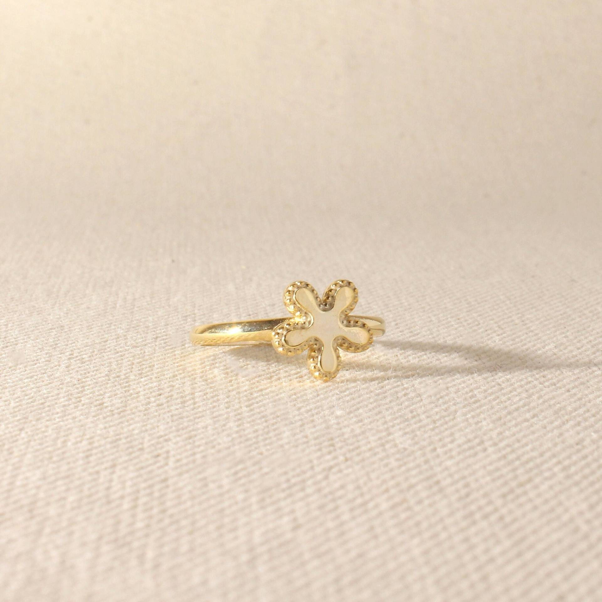 14K Gold Vintage Daisy Sponge Ring Minimal Sommer Strand Schmuck, Einzigartiges Geschenk Für Sie 14K Gold Vintage Daisy Sponge Ring Minimal Sommer Strand Schmuck, Einzigartiges Geschenk Für Sie von IseaFineJewelry