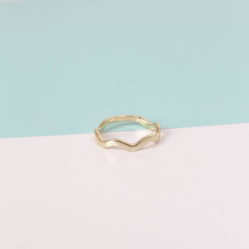 Eleganter 14K Massivgold-Wellenring - Zierlicher Ozean-Inspirierter Schmuck Für Jubiläen, Feiertage & Geschenke von IseaFineJewelry