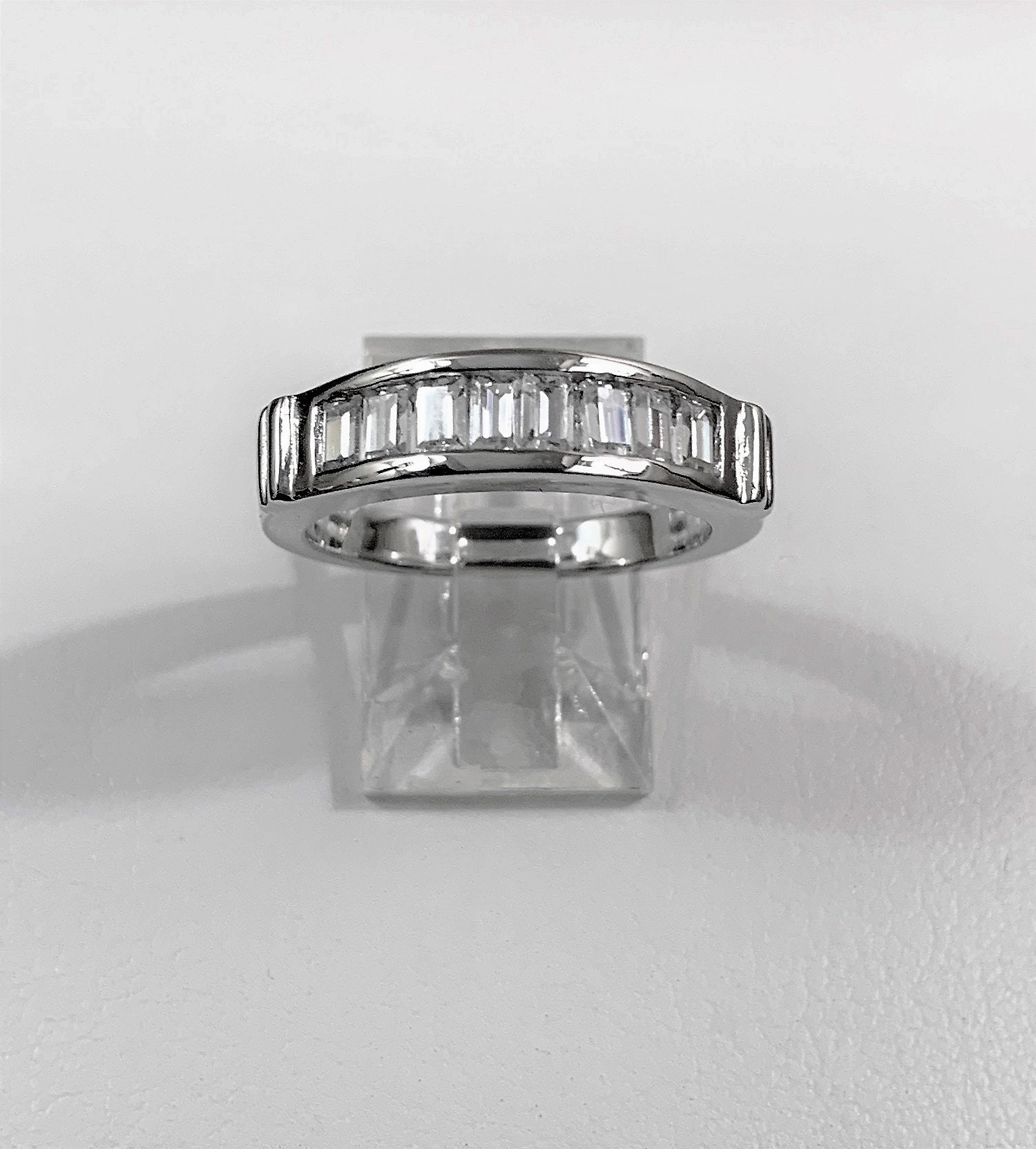 Fünf Steine Jubiläum - Eheringe, Sterling Silber Mit Rhodium, Octagon Brilliant Cz, 1, 50 Karat Gesamtgewicht, Größe 7. Schöne Fünf Steine Jubiläum - Eheringe, Sterling Silber Mit Rhodium, Octagon Brilliant Cz, 1, 50 Karat Gesamtgewicht, Größe 7. Schöne von IsisJeweler