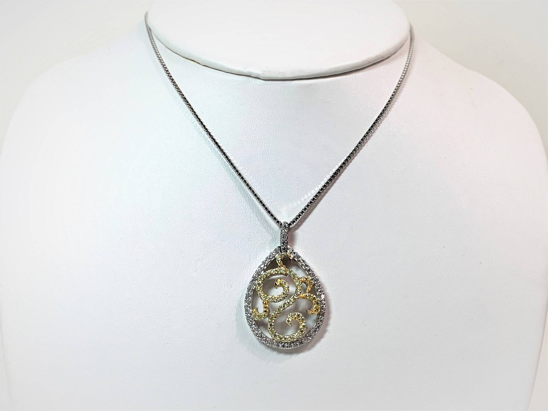 Glamouröse Halskette Aus 925Er Silber, Zweifarbige Schieber Mit Hand Set Brilliant Cz, 1 1/4" L - 5/8" W, 18" Box Chain, Rhodium. Feine Handarbeit Glamouröse Halskette Aus 925Er Silber, Zweifarbige Schieber Mit Hand Set Brilliant Cz, 1 1/4" L - 5/8" W, 18" Box Chain, Rhodium. Feine Handarbeit von IsisJeweler