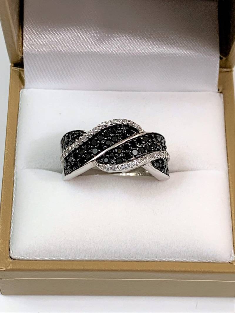 Sterling Silber & Rhodium Statement Ring, Schwarz Und Weiß Runde Brilliant Cz, Pave Handset, Größe 8 Us. Kostenloser Us Versand Sterling Silber & Rhodium Statement Ring, Schwarz Und Weiß Runde Brilliant Cz, Pave Handset, Größe 8 Us. Kostenloser Us Versand von IsisJeweler