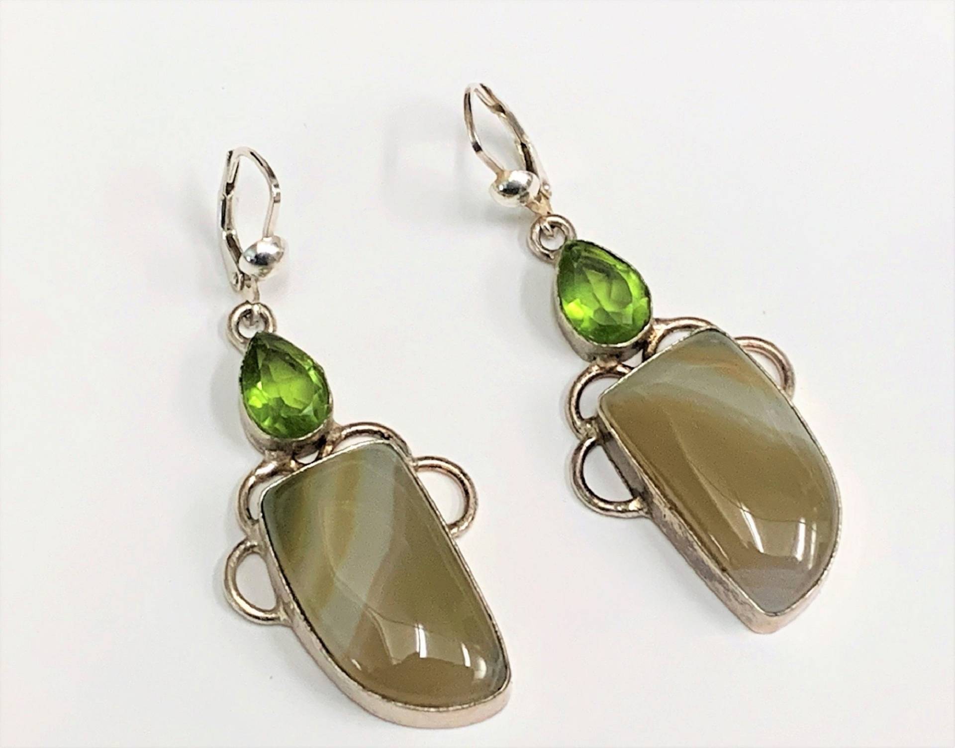 Vintage Große Sterling Silber Grüner Peridot Und Natürliche Spitze Achat Edelsteine Baumeln Ohrringe, Brisuren, 2 1/4" Lang - 7/8" Breit. Unikat Vintage Große Sterling Silber Grüner Peridot Und Natürliche Spitze Achat Edelsteine Baumeln Ohrringe, Brisuren, 2 1/4" Lang - 7/8" Breit. Unikat von IsisJeweler