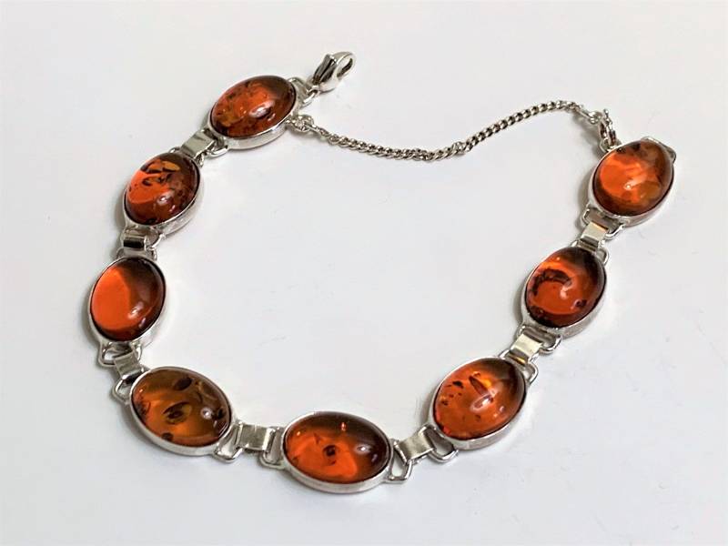 Vintage Sterling Silber Natural Baltic Cognac Bernstein Armband, 8 Oval Cabochon 14x10mm, 7 "Lang, Sicherheitskette, England. Kostenloser Versand in Vintage Sterling Silber Natural Baltic Cognac Bernstein Armband, 8 Oval Cabochon 14x10mm, 7 "Lang, Sicherheitskette, England. Kostenloser Versand in von IsisJeweler
