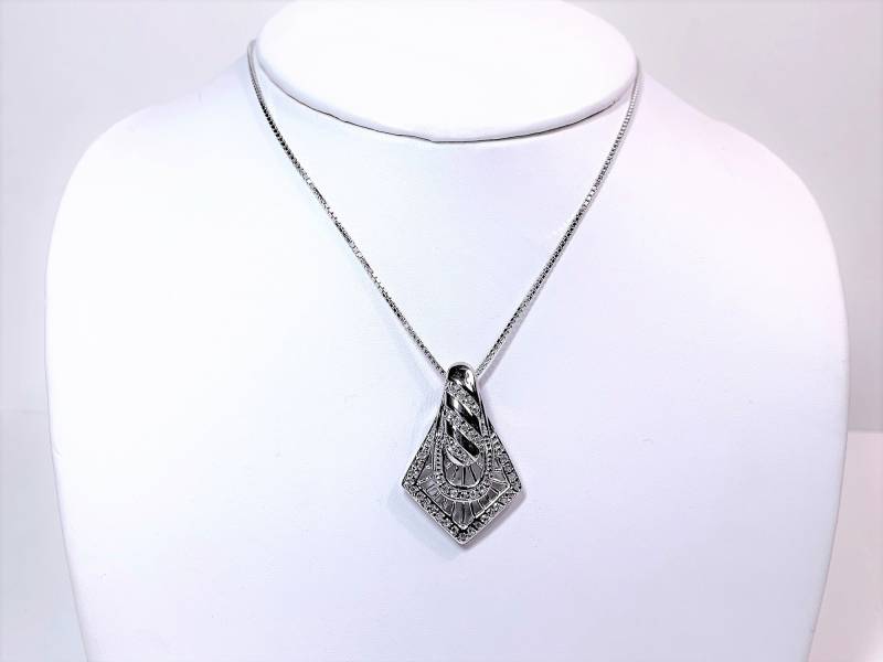 sterling Silber Glamouröse Folie 1 1/4" Lang, 20" Box Kette, Besetzt Mit Runden Brillanten Zirkonia, Feine Details, Rhodium sterling Silber Glamouröse Folie 1 1/4" Lang, 20" Box Kette, Besetzt Mit Runden Brillanten Zirkonia, Feine Details, Rhodium von IsisJeweler