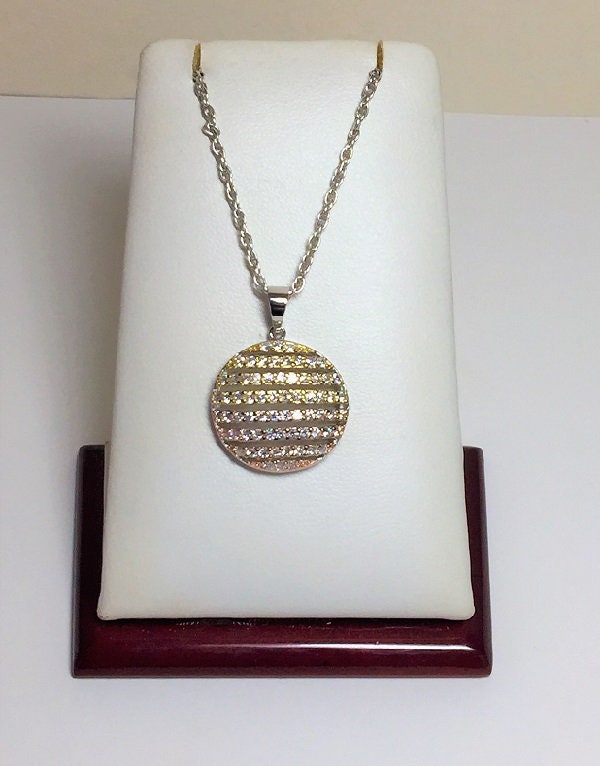 sterling Silber Glamouröse Schieber, Gold & Rhodium Overlay, Runde Brillante Reihen Von Cz, 1 "Kreis, 16" Vintage Kette." Kostenloser Us Versand sterling Silber Glamouröse Schieber, Gold & Rhodium Overlay, Runde Brillante Reihen Von Cz, 1 "Kreis, 16" Vintage Kette." Kostenloser Us Versand von IsisJeweler