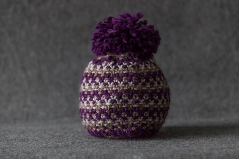 Stricken Sie Bettwäsche Stich Beanie Mit Pom Lila Und Grau Stricken Sie Bettwäsche Stich Beanie Mit Pom Lila Und Grau von IslaFair