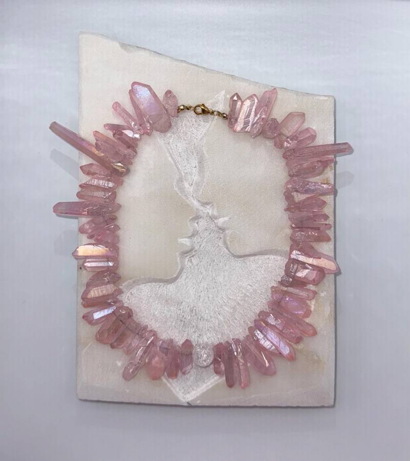 Serenity - Aura Quartz & Bergkristall Kette | Rosa Kristallpunkte Boho Schmuck Heilsteinkette Isla Soluna Serenity - Aura Quartz & Bergkristall Kette | Rosa Kristallpunkte Boho Schmuck Heilsteinkette Isla Soluna von IslaSoluna