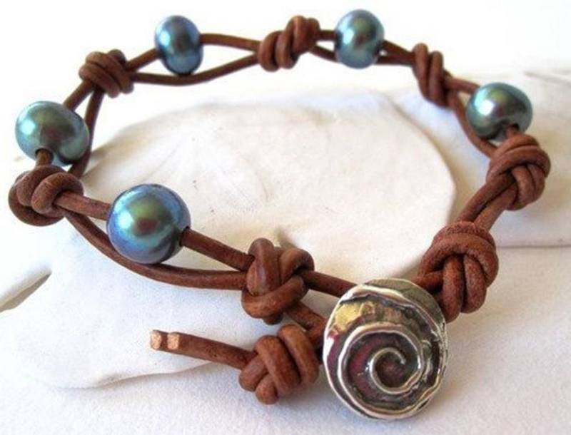 Boho Chic Perlenarmband, Armband Leder, Pfau Perlen Armband, Wickelarmband, Schwarze Perle Birnen Leder Armband, Ozean von IslandLifeDesignsCo