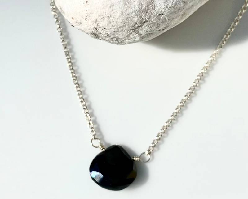 Schwarze Spinell-Halskette von IsmedesignCo