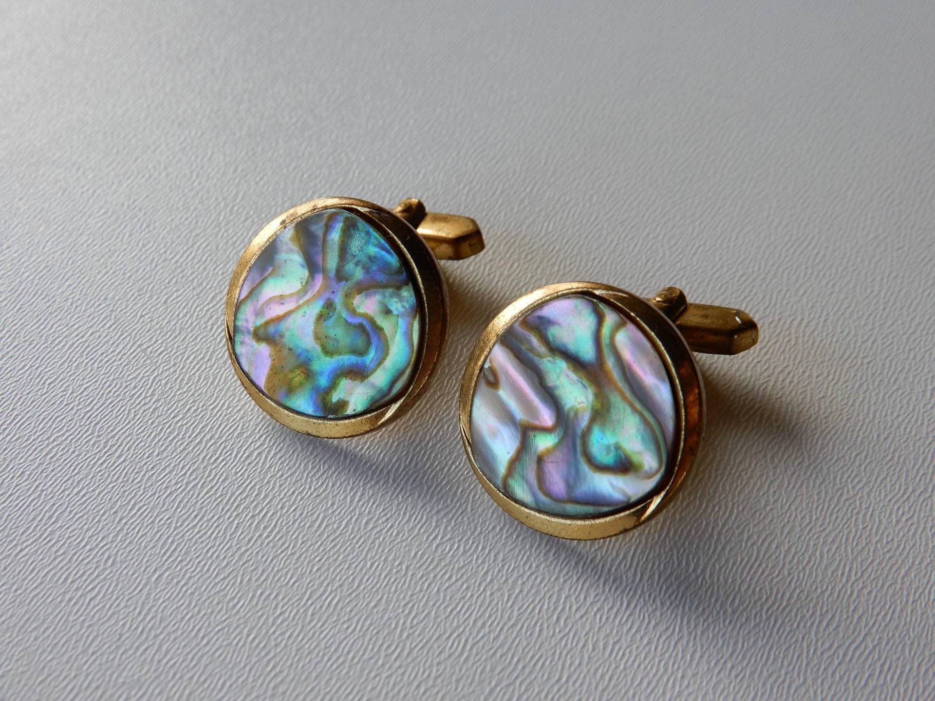 Alte Manschettenknöpfe Mit Herrlicher Perlmutteinlage in Goldfarben - Modeschmuck Aus Den 50Er/60Er Jahren Vintage 4 von IsoKos